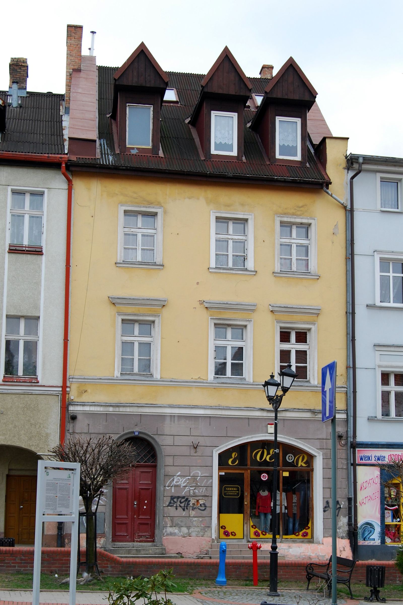 Dom, Kowary