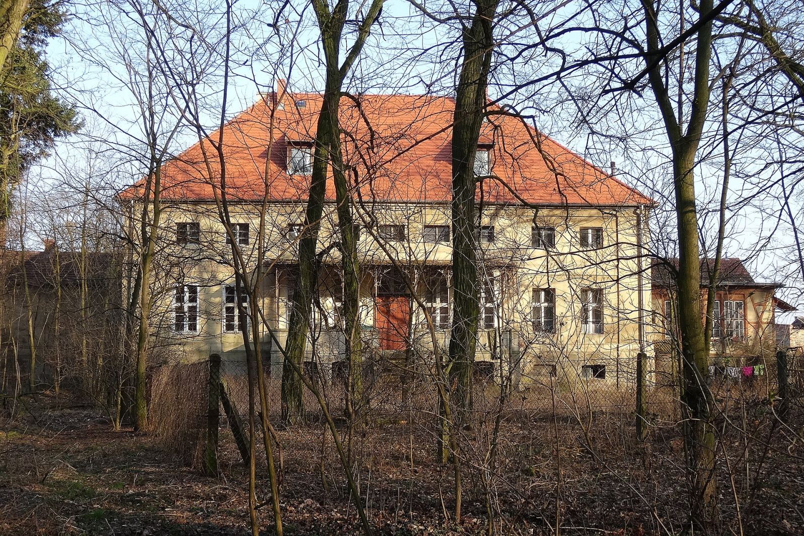 Dwór, Stare Drzewce
