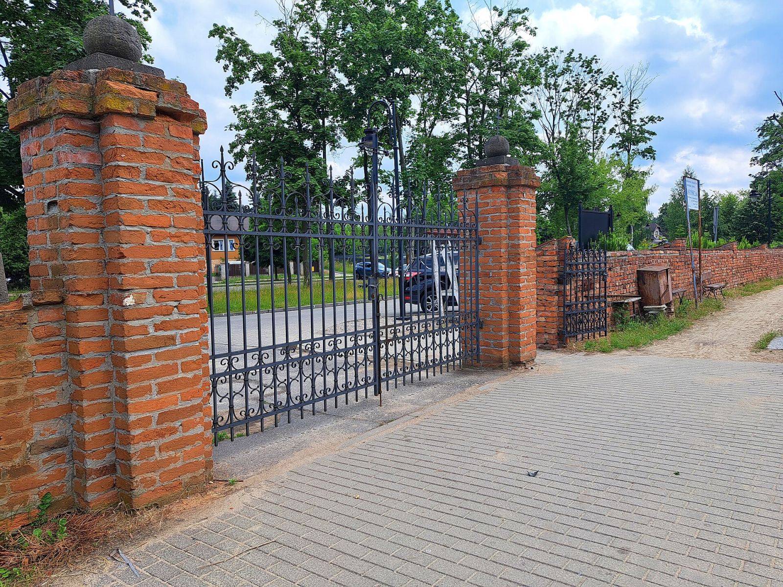 Ogrodzenie, Brwinów