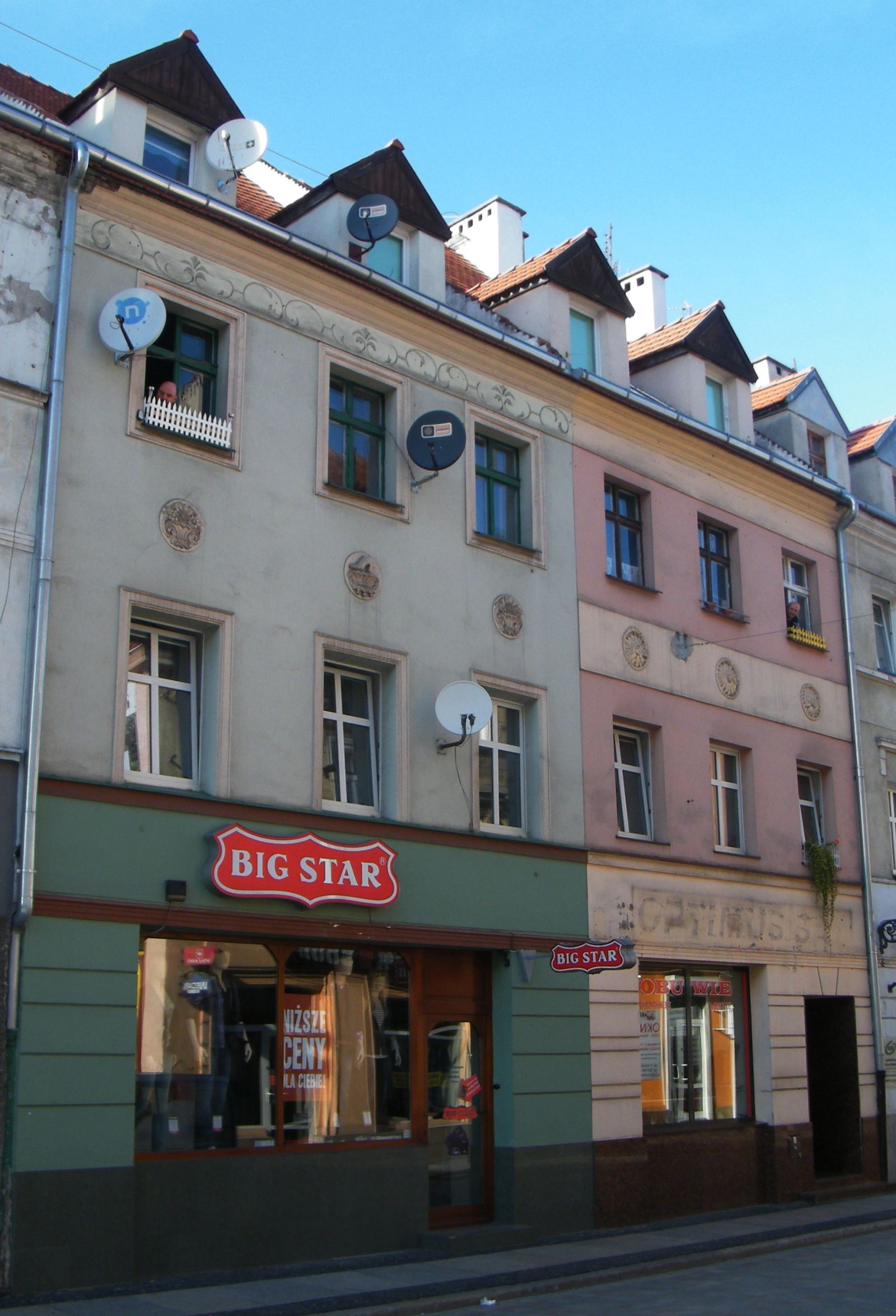 Kamienica, Brzeg
