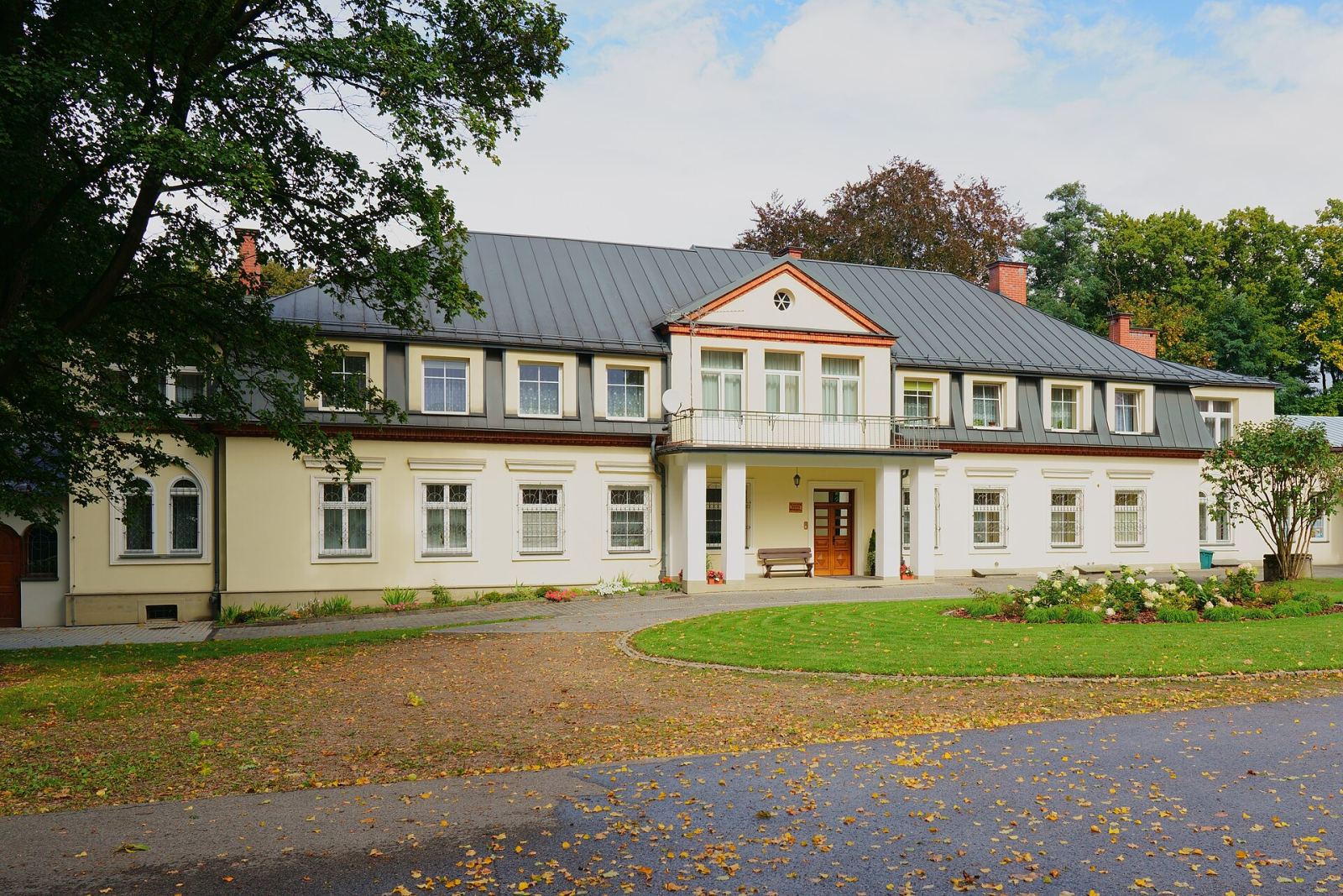 Zespół dworski, Siercza