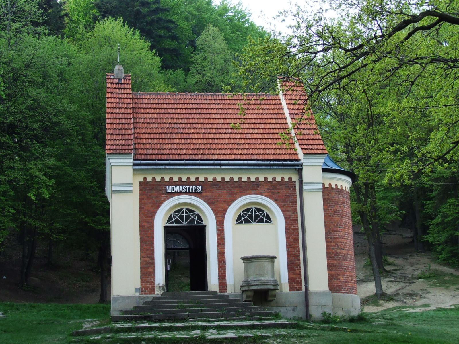 Kaplica Płaczących Niewiast, Bugaj