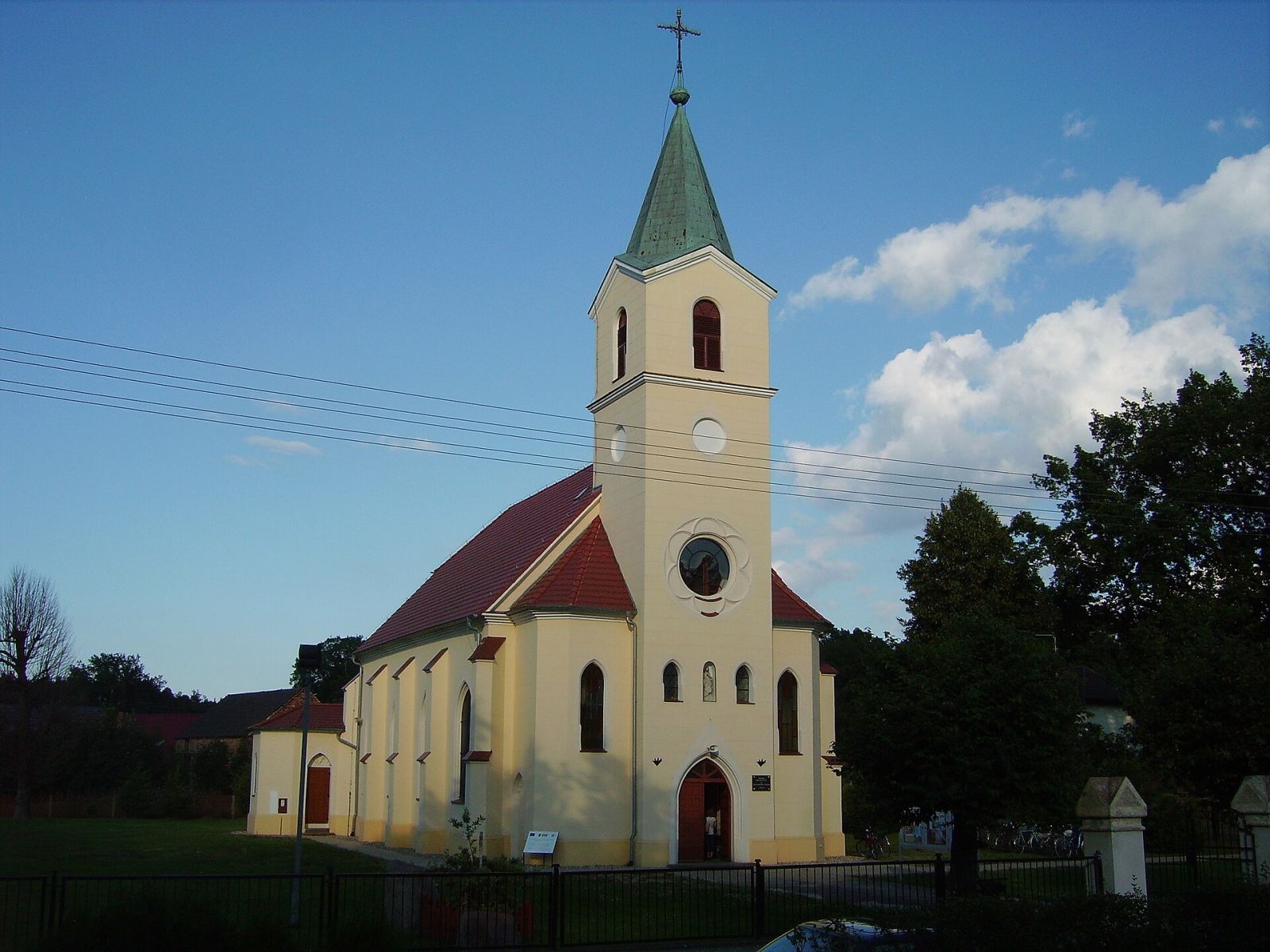 Kościół parafialny pw. Zmartwychwstania Pana Jezusa, Ruszów