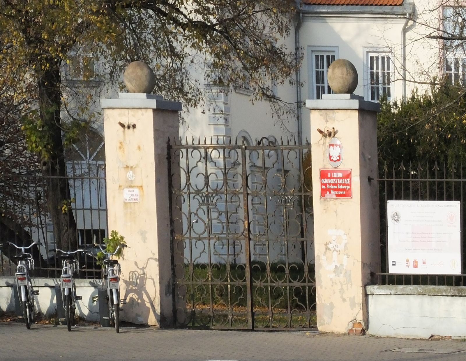 Ogrodzenie z bramą wjazdową, Warszawa