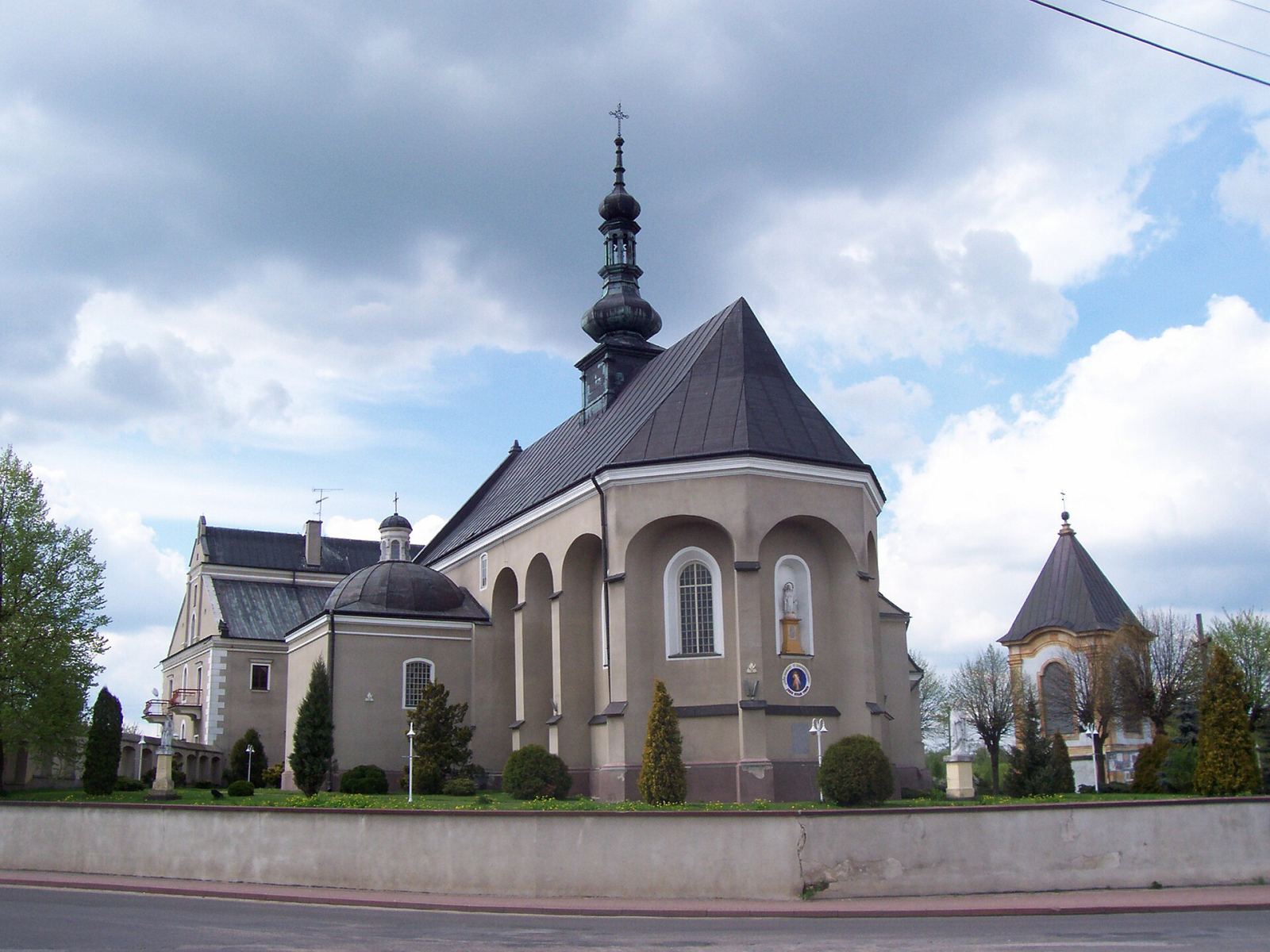 Klasztor, ob. plebania, Wielgomłyny