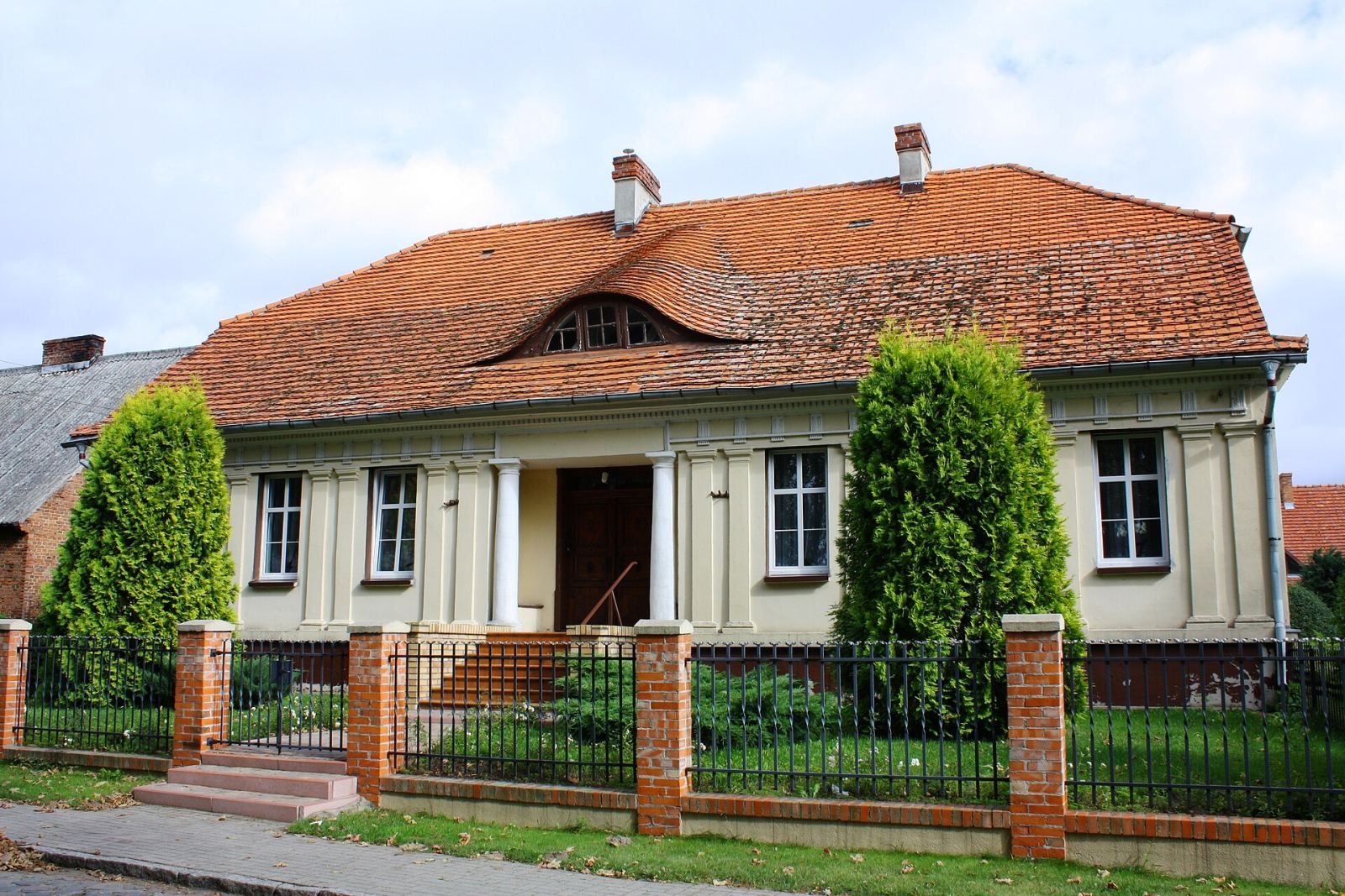 Plebania, Objezierze