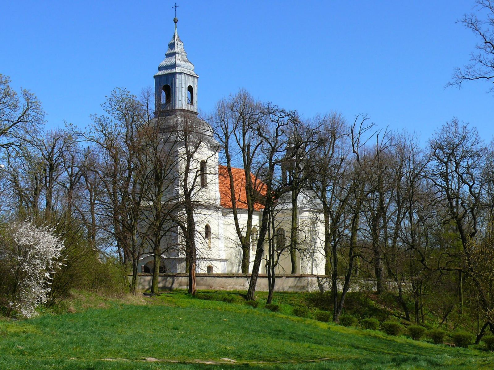 Kościół pw. Najświętszej Maryi Panny Szkaplerznej, Iwno