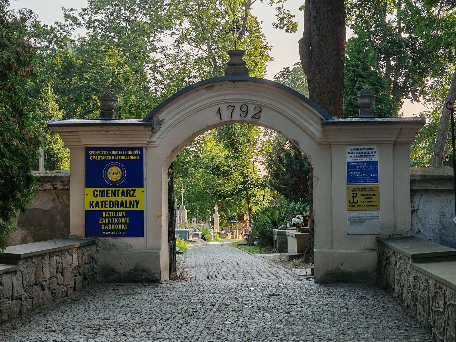 Cmentarz katedralny, Sandomierz