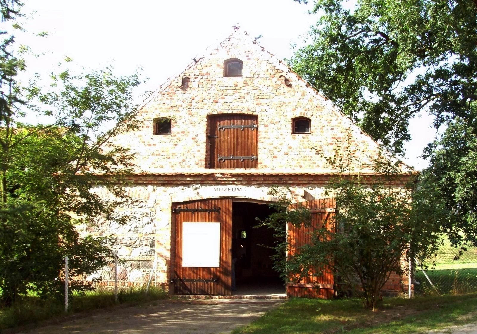 Stajnia, Jaracz