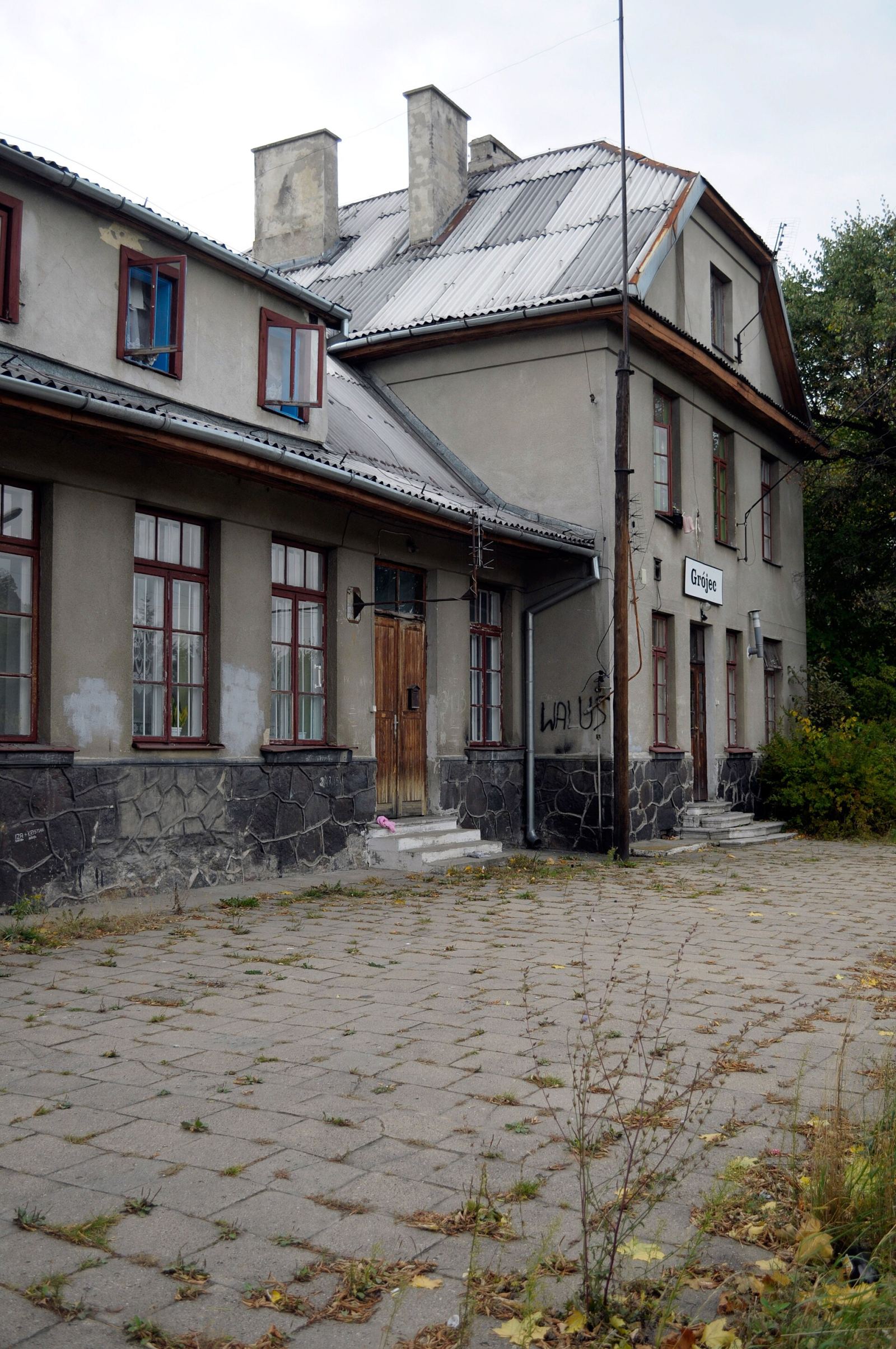 Perony kolejowe przydworcowe i wyspowe, Grójec