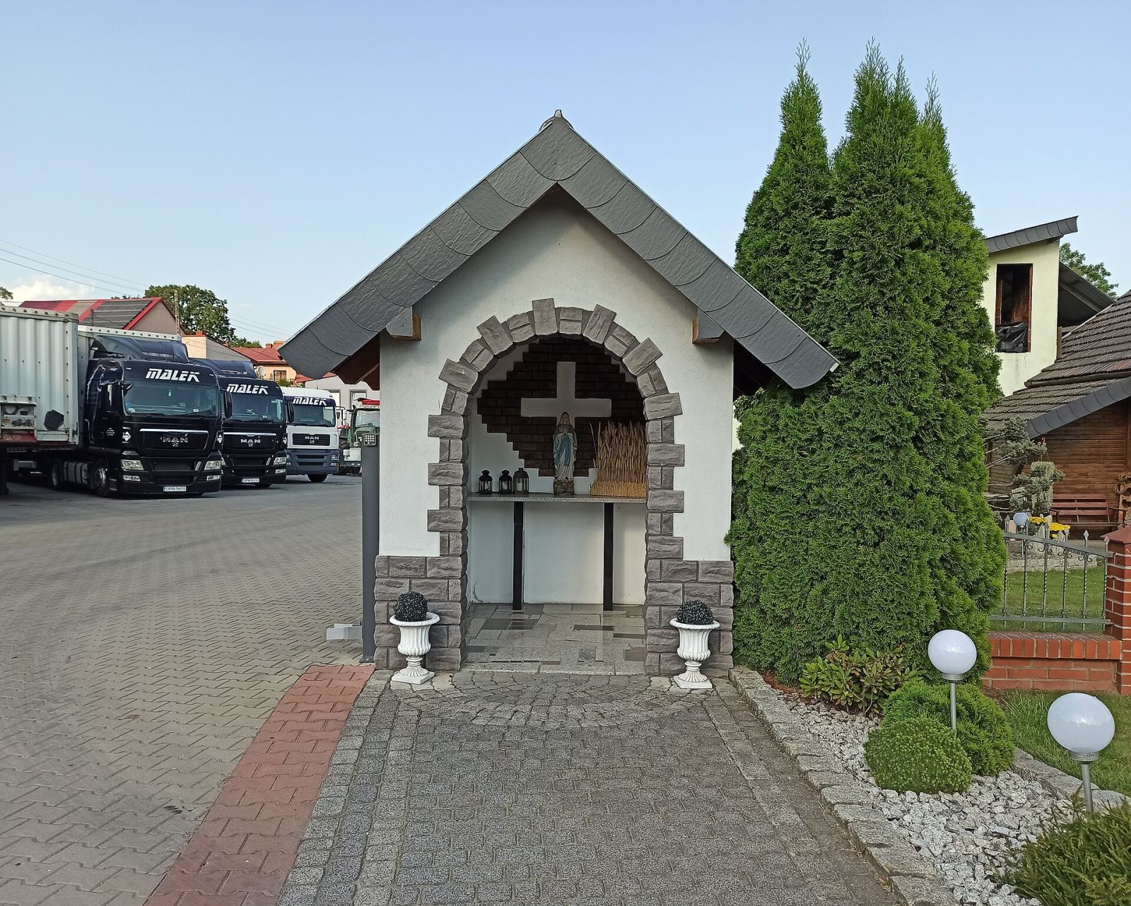 Kapliczka, Prężyna