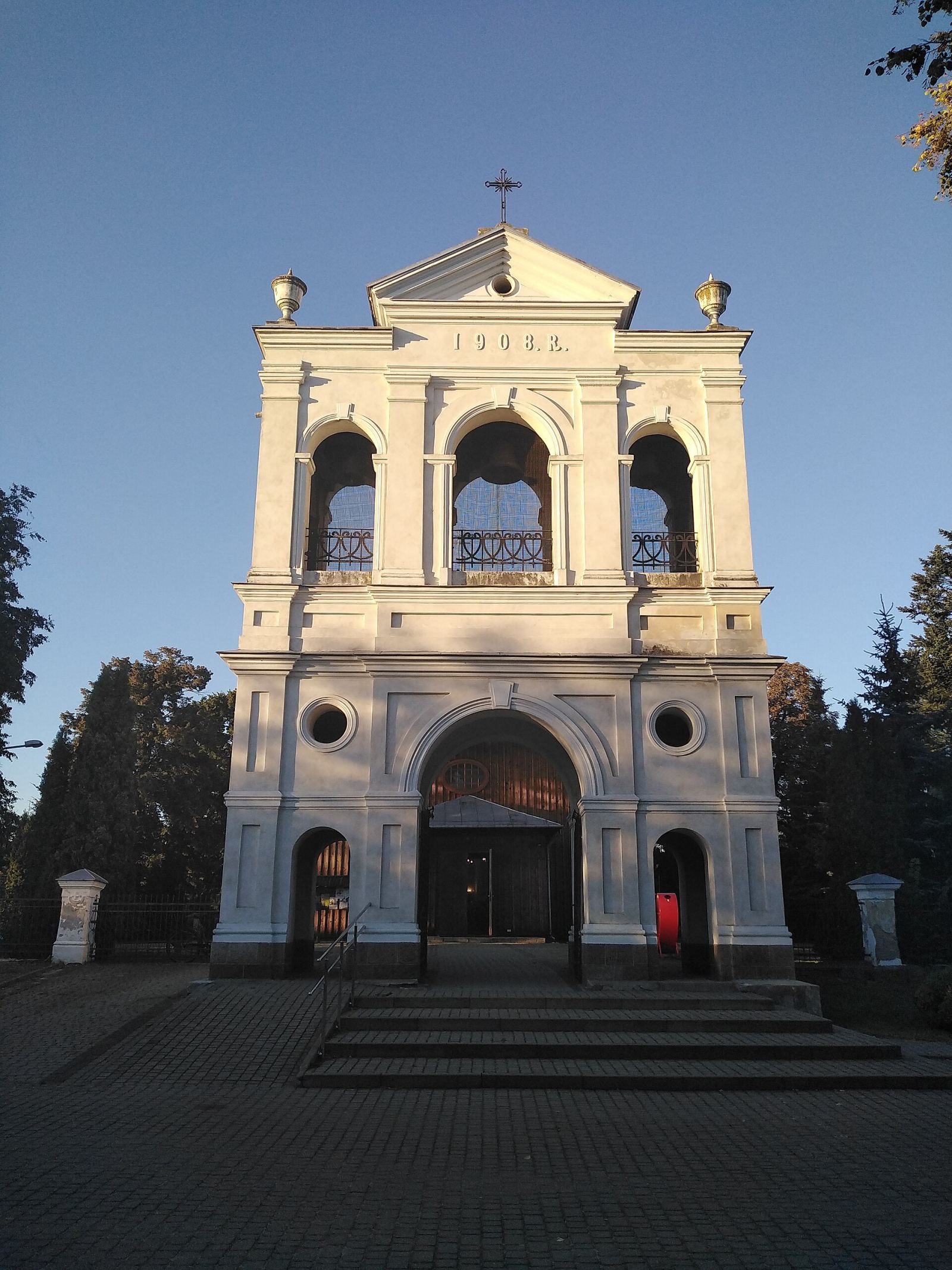 Dzwonnica-brama, Warszawice