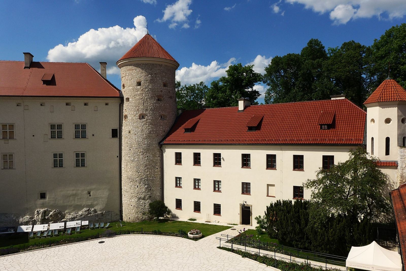Oficyna z basztą, Sułoszowa