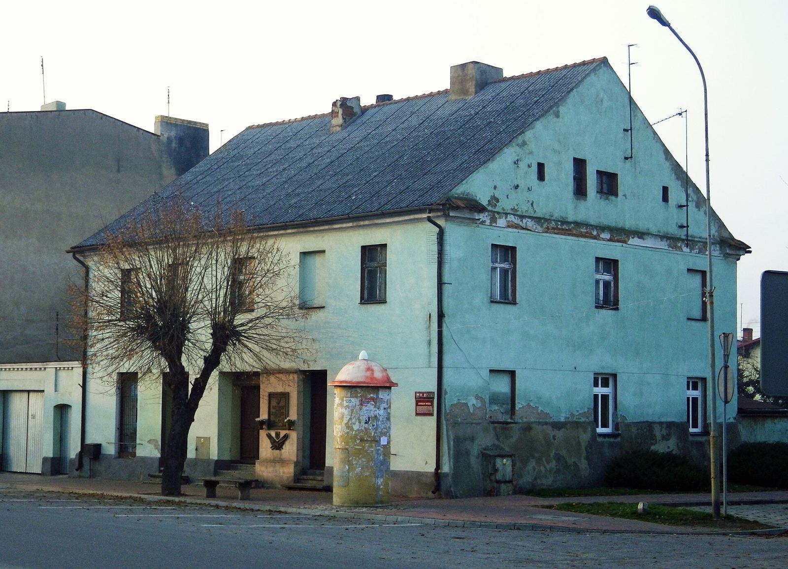 Sąd, ob. dom mieszkalny, Buk