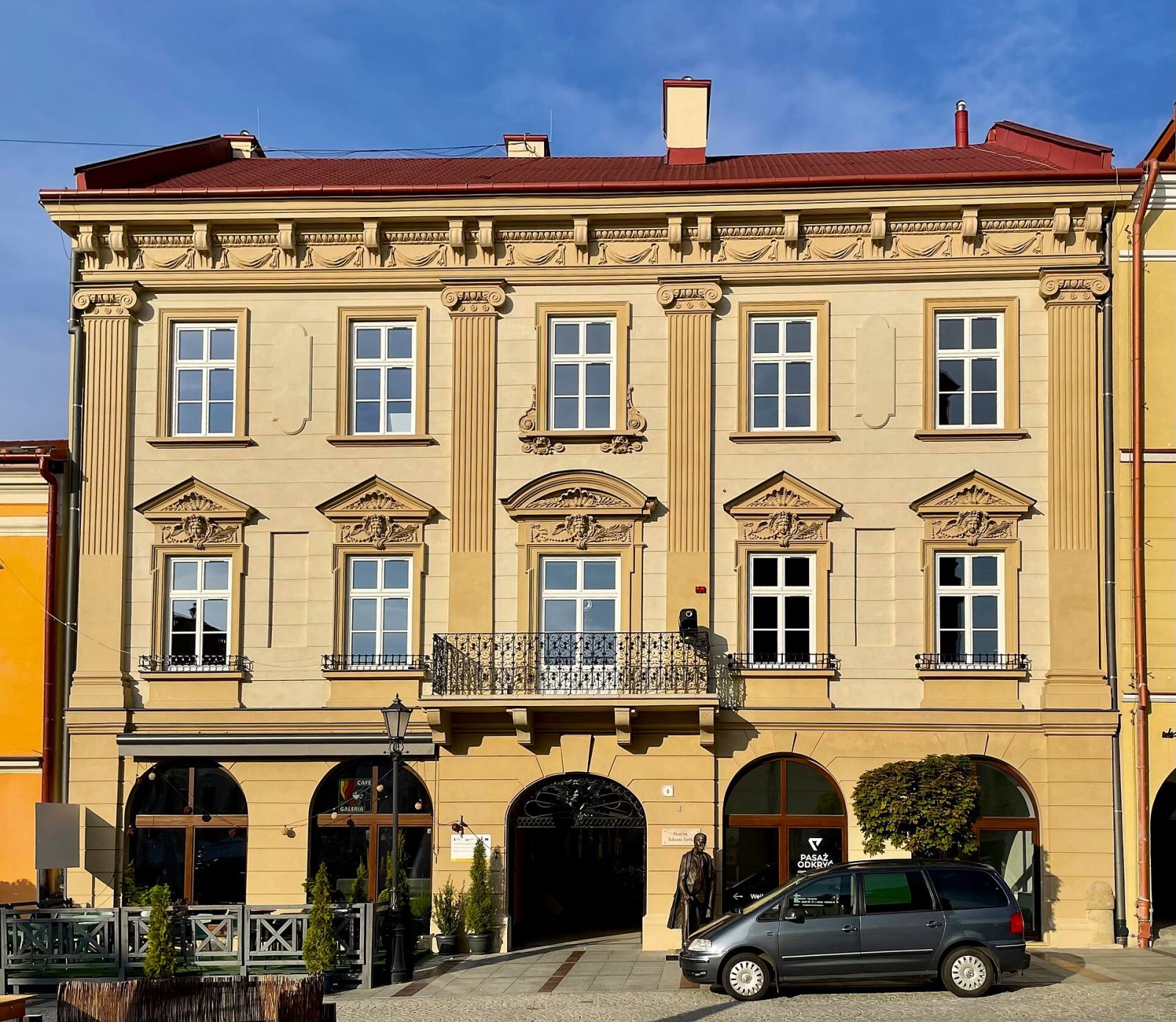 Kamienica z oficyną, Tarnów