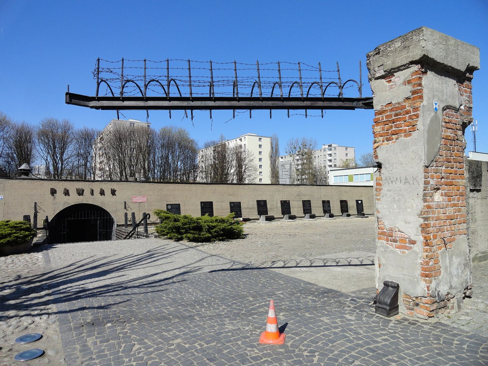 Fragment bramy wjazdowej, Warszawa