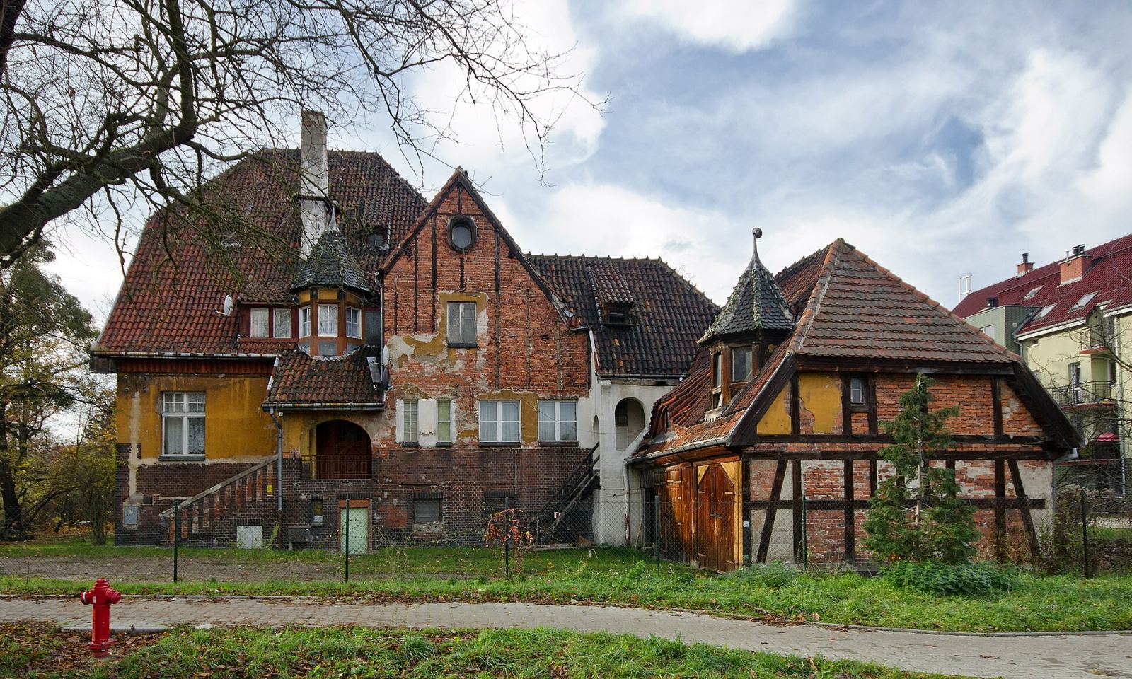 Willa z garażem, Wrocław