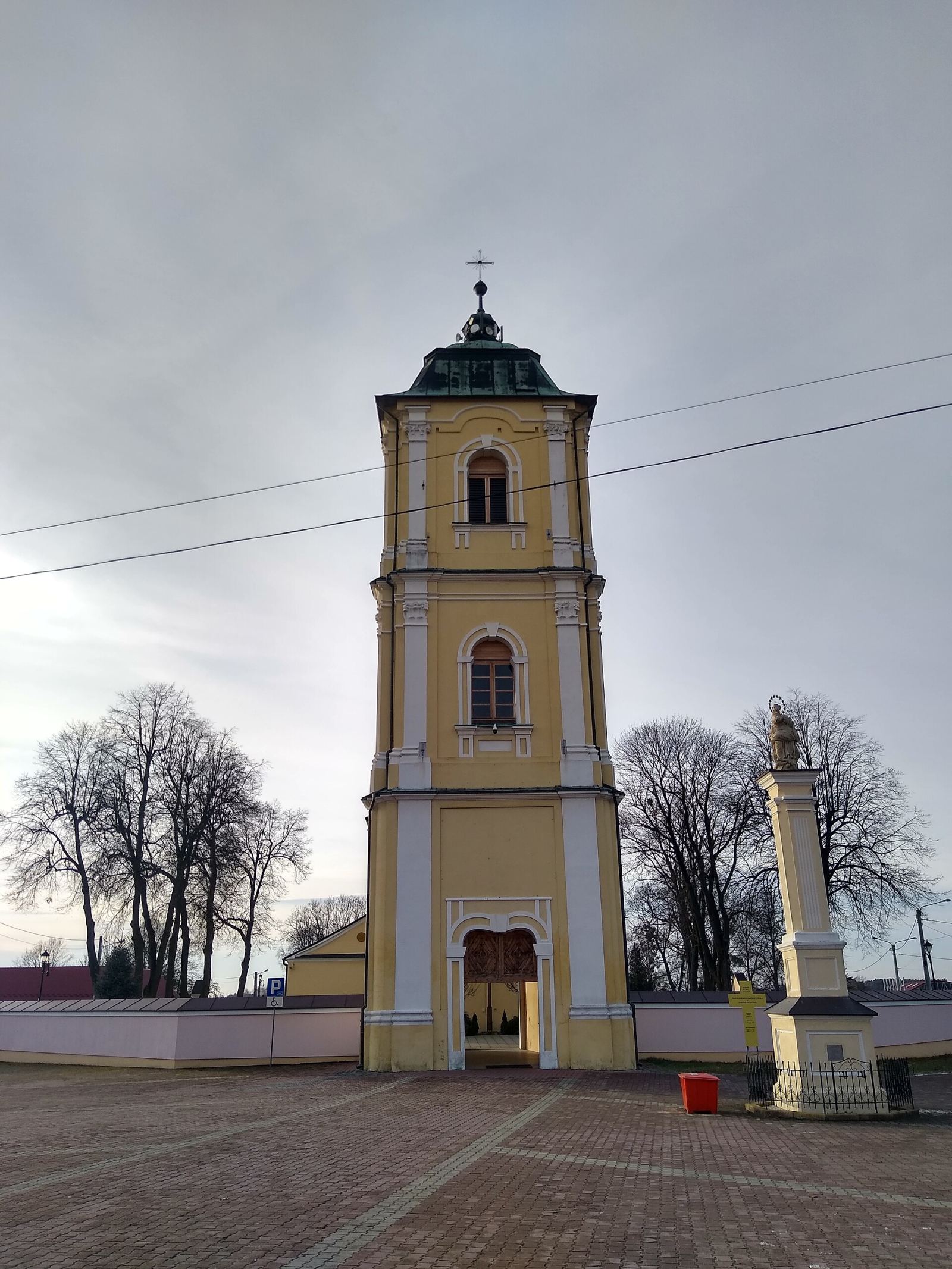 Dzwonnica-brama, Majdan Królewski