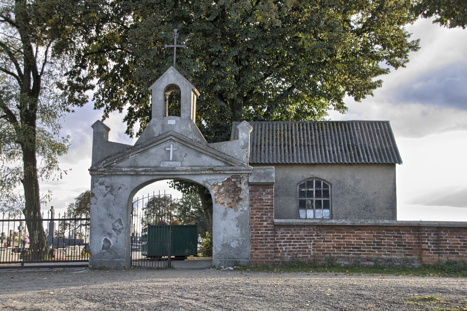 Cmentarz rzymskokatolicki, Nowa Brzeźnica