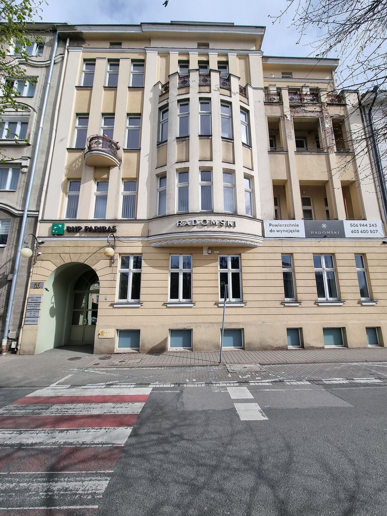 Kamienica z oficyną, ob. bank, Kalisz