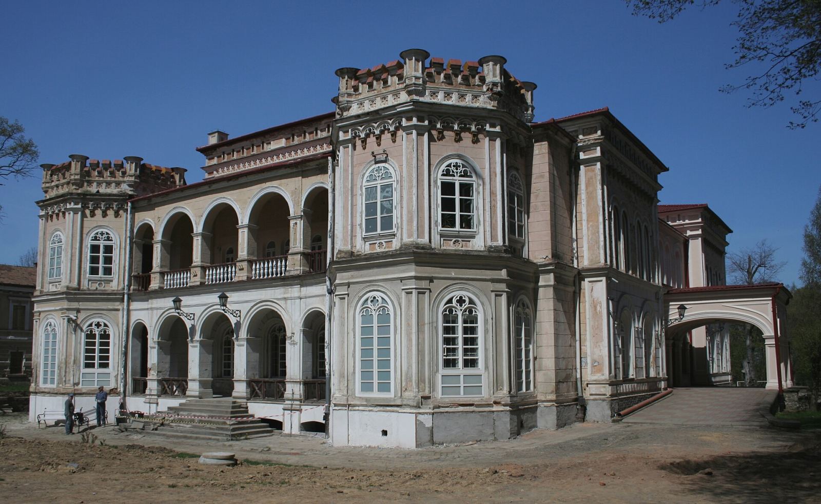 Pawilon gościnny, Tyczyn