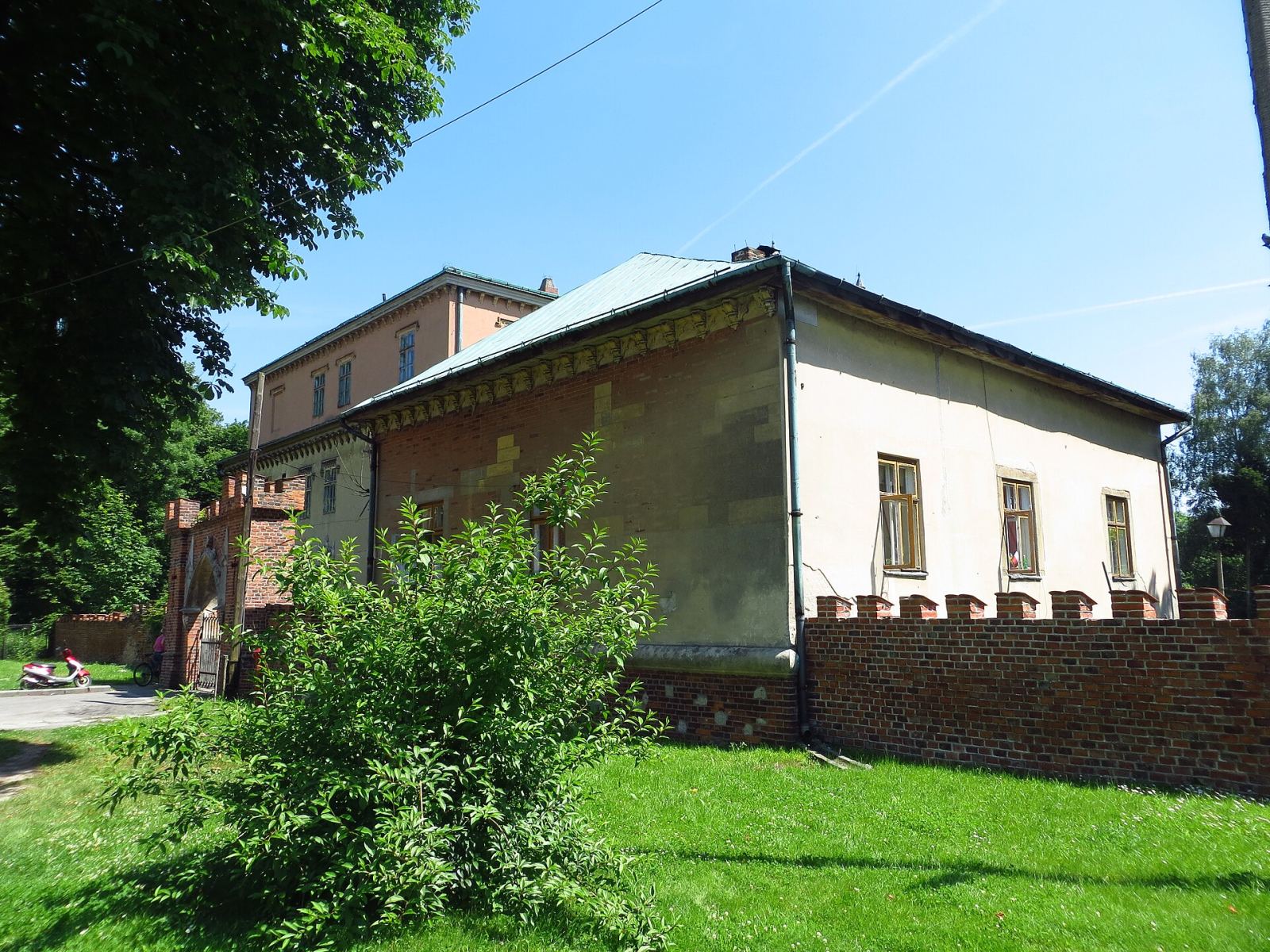 Oficyna, tzw. portierówka, ob. dom mieszkalny, Zator