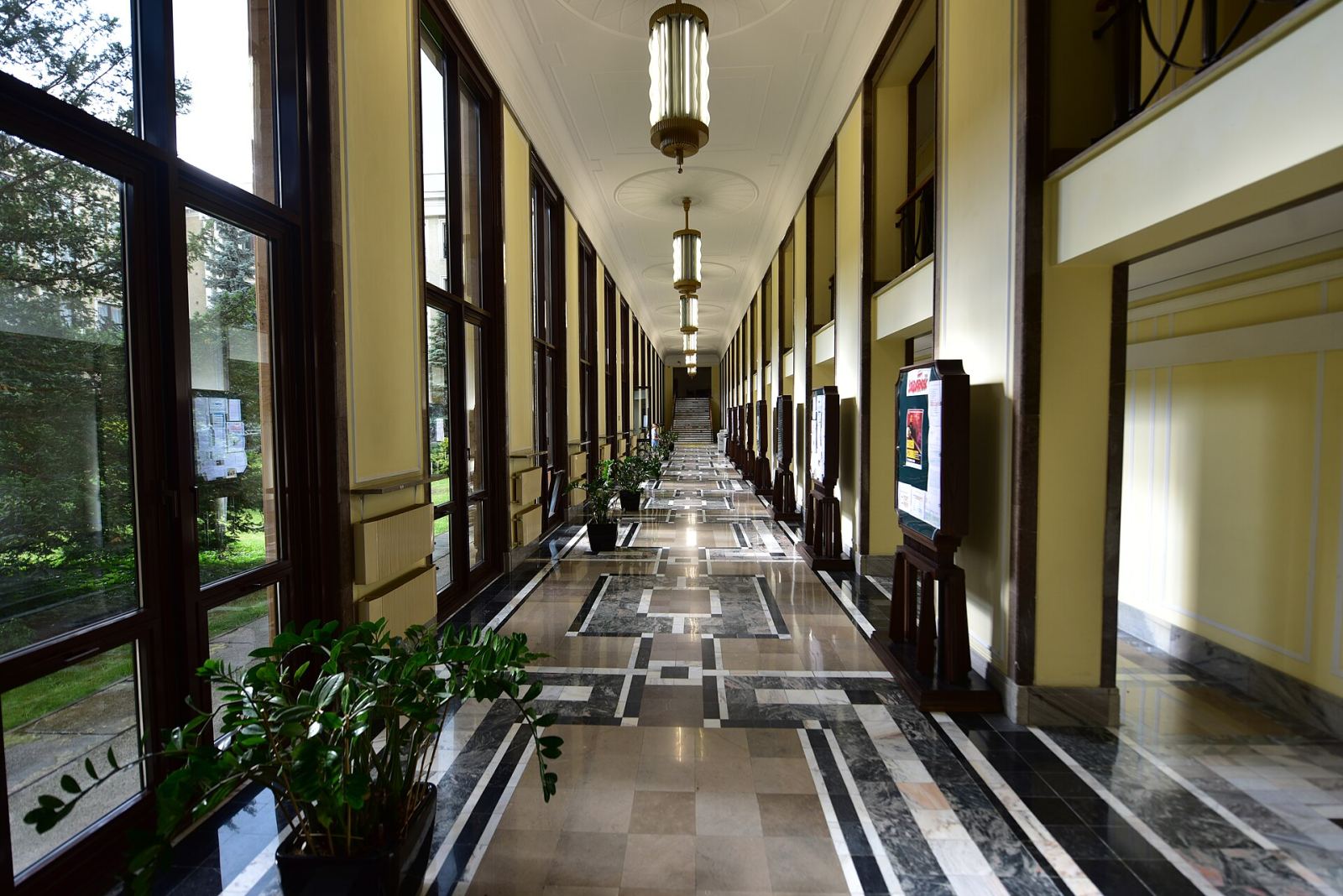 Wnętrza centralnego czworoboku gmachu Ministerstwa Finansów, Warszawa