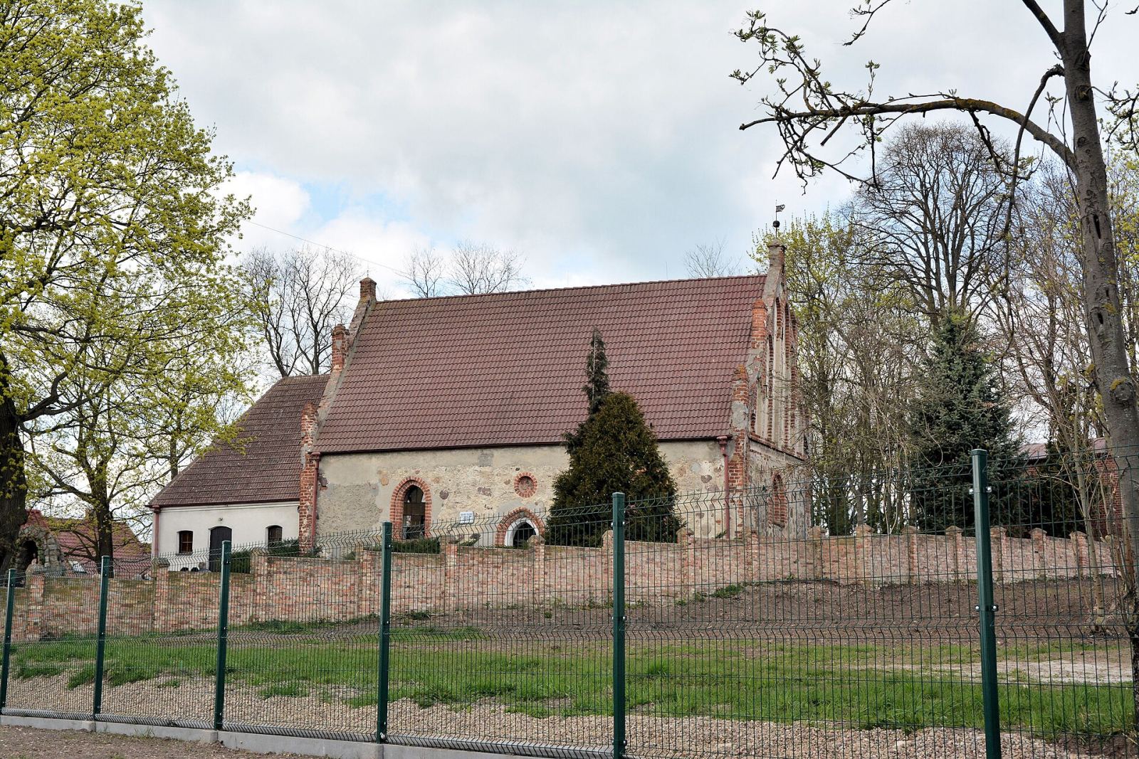 Kościół filialny pw. Matki Boskiej Nieustającej Pomocy, Lubiatowo