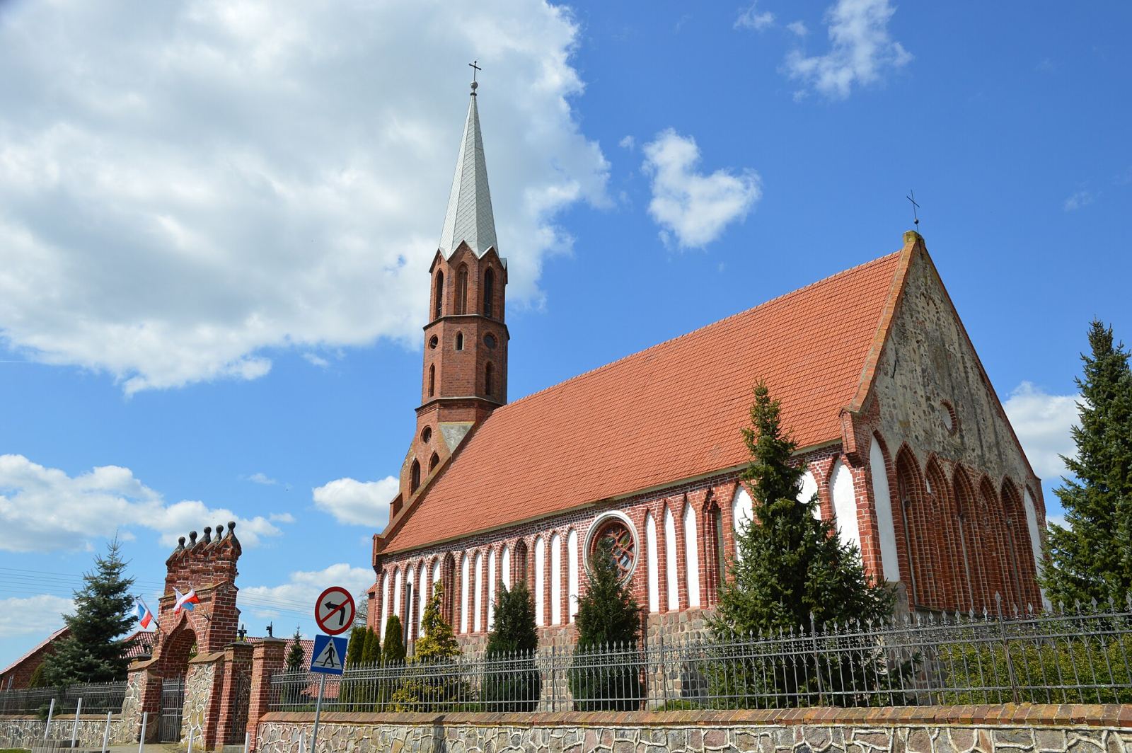 Kościół filialny pw. Matki Boskiej Szkaplerznej, Raduń