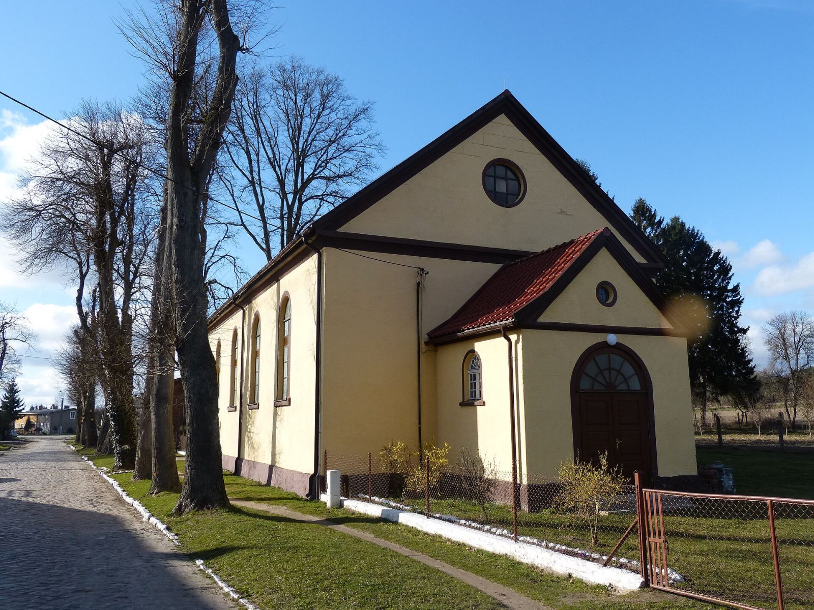 Kościół ewangelicki, ob. rzymskokatolicki filialny pw. Matki Boskiej Królowej Polski, Rzesznikowo