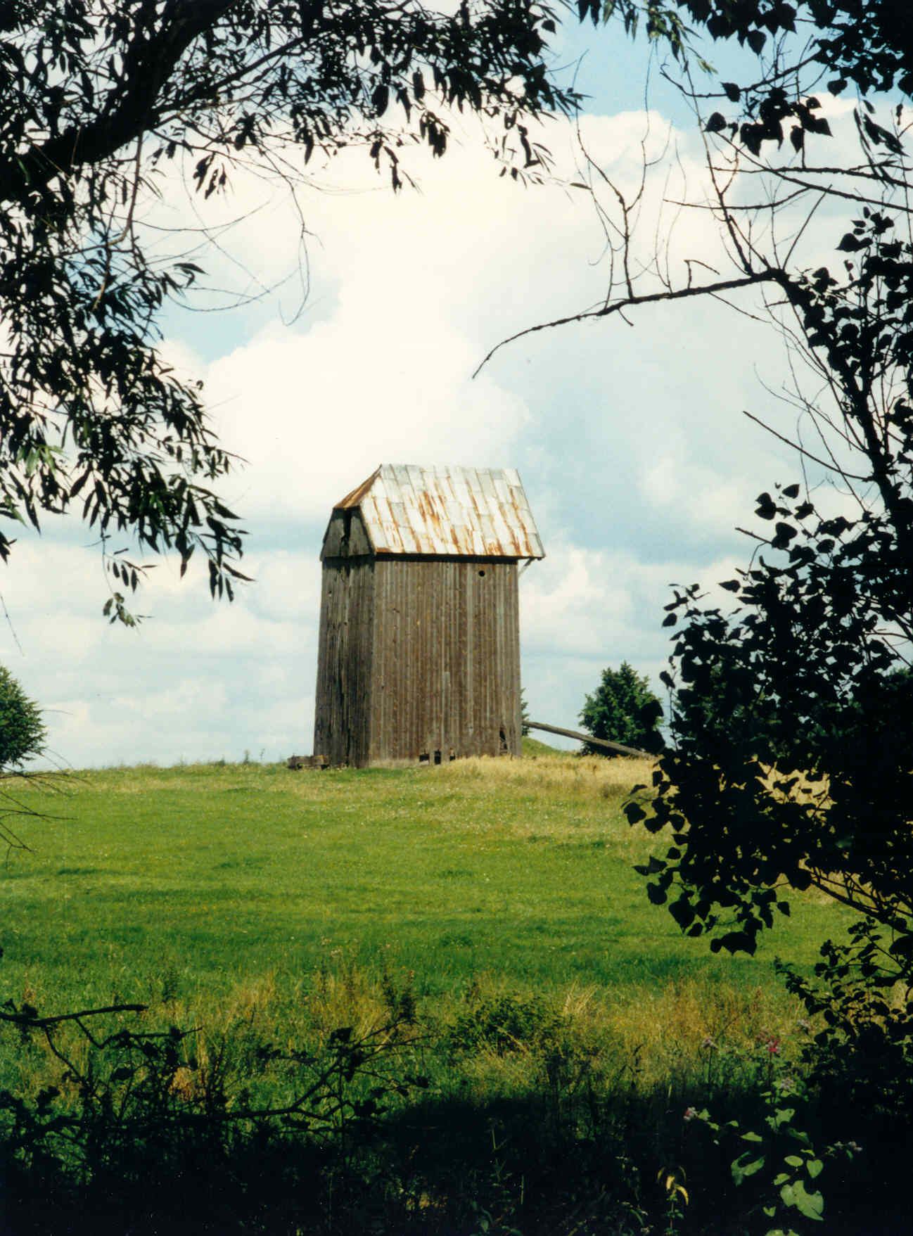 Wiatrak koźlak, Ostromęczyn