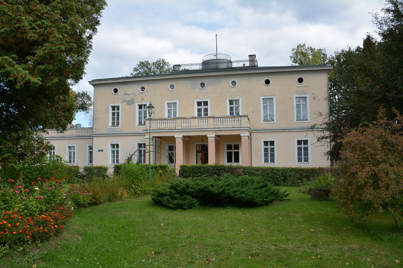 Pałac, Błotnica Strzelecka