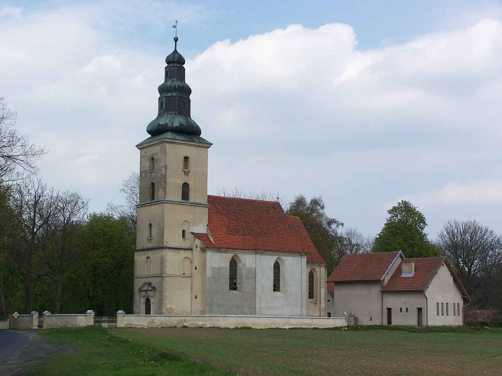 Zespół kościoła parafialnego pw. Świętej Trójcy, Runowo Krajeńskie