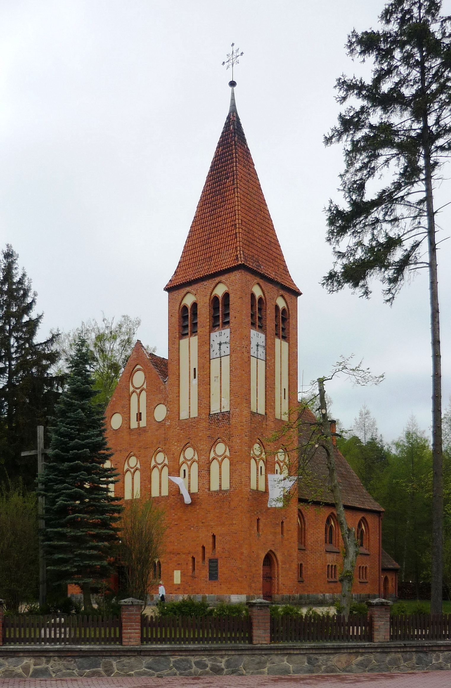 Kościół ewangelicki, ob. rzymskokatolicki parafialny pw. Matki Boskiej Nieustającej Pomocy, Spychowo
