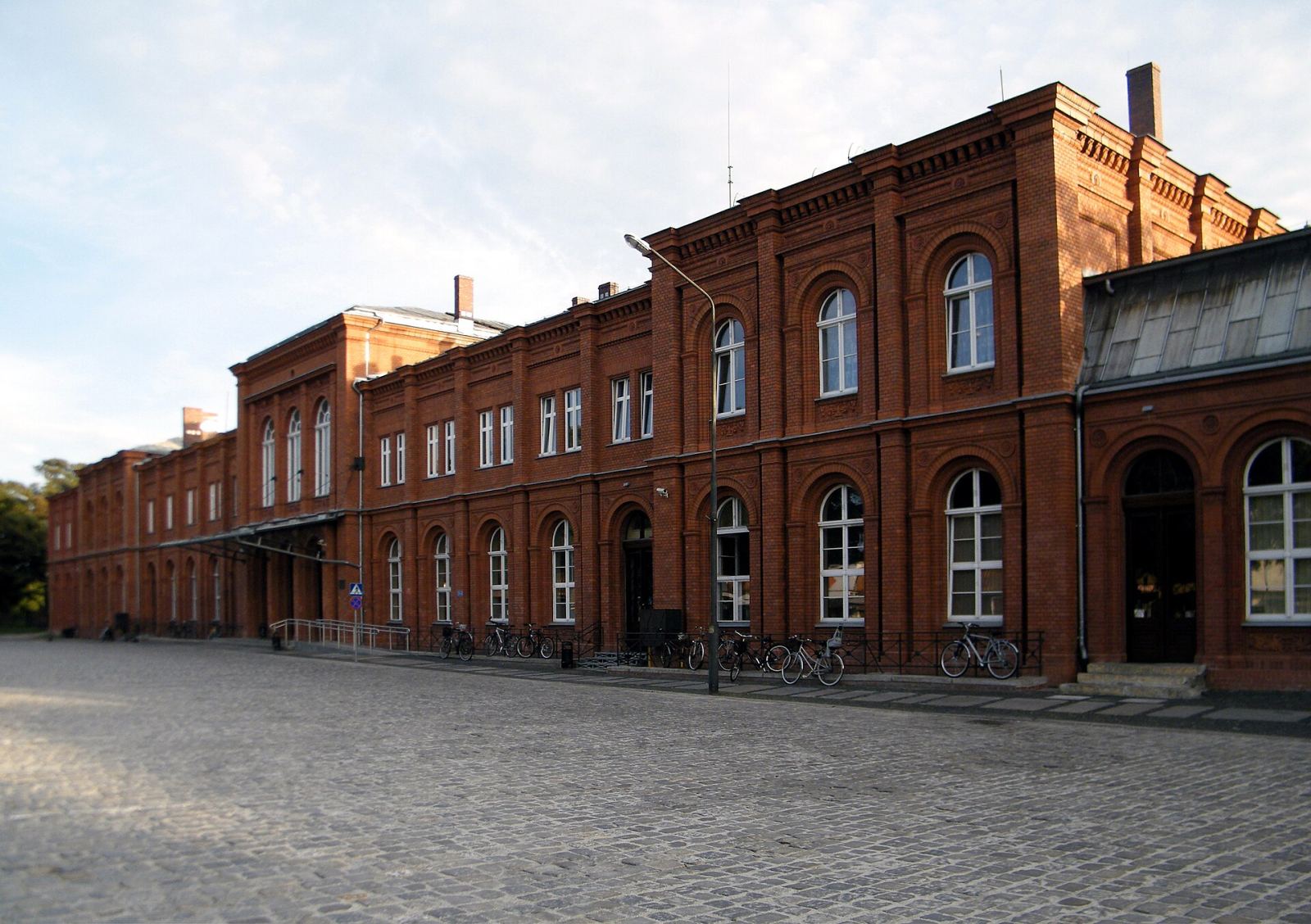 Zespół dworca kolejowego, Brzeg