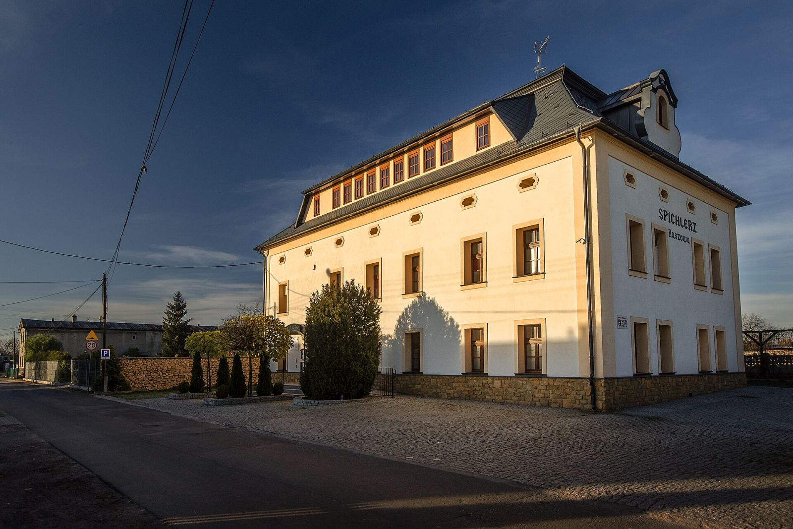 Spichlerz, ob. dom mieszkalny, Raszowa