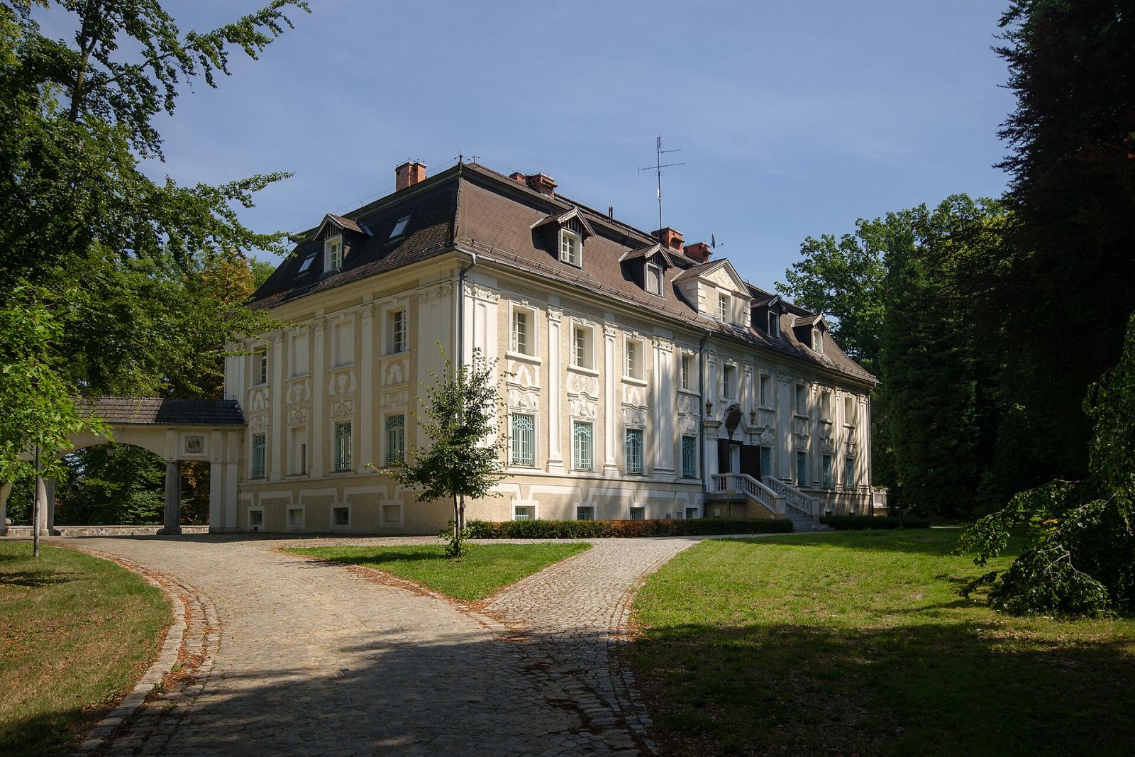 Pałac tzw. Stary Zamek, ob. klasztor salwatorianów, Bagno