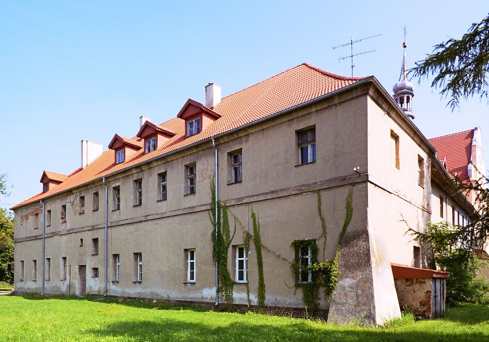 Klasztor, ob. biura, Szamotuły