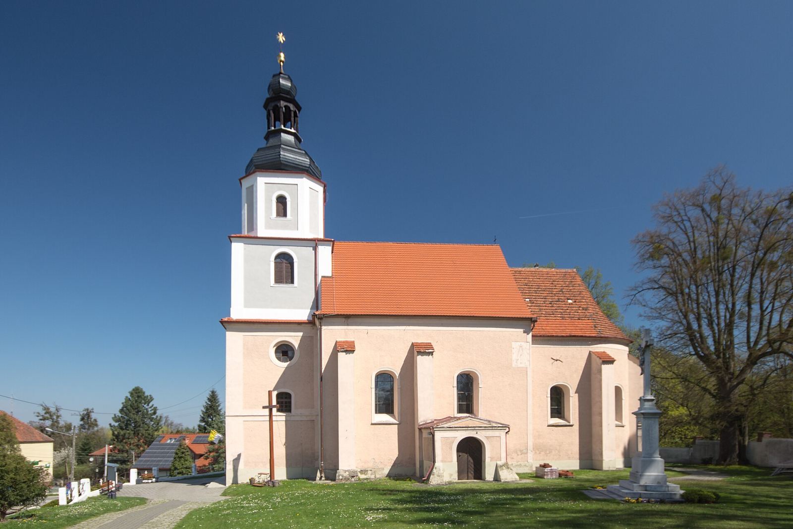 Kościół parafialny pw. św. Wawrzyńca, Dąbrowa