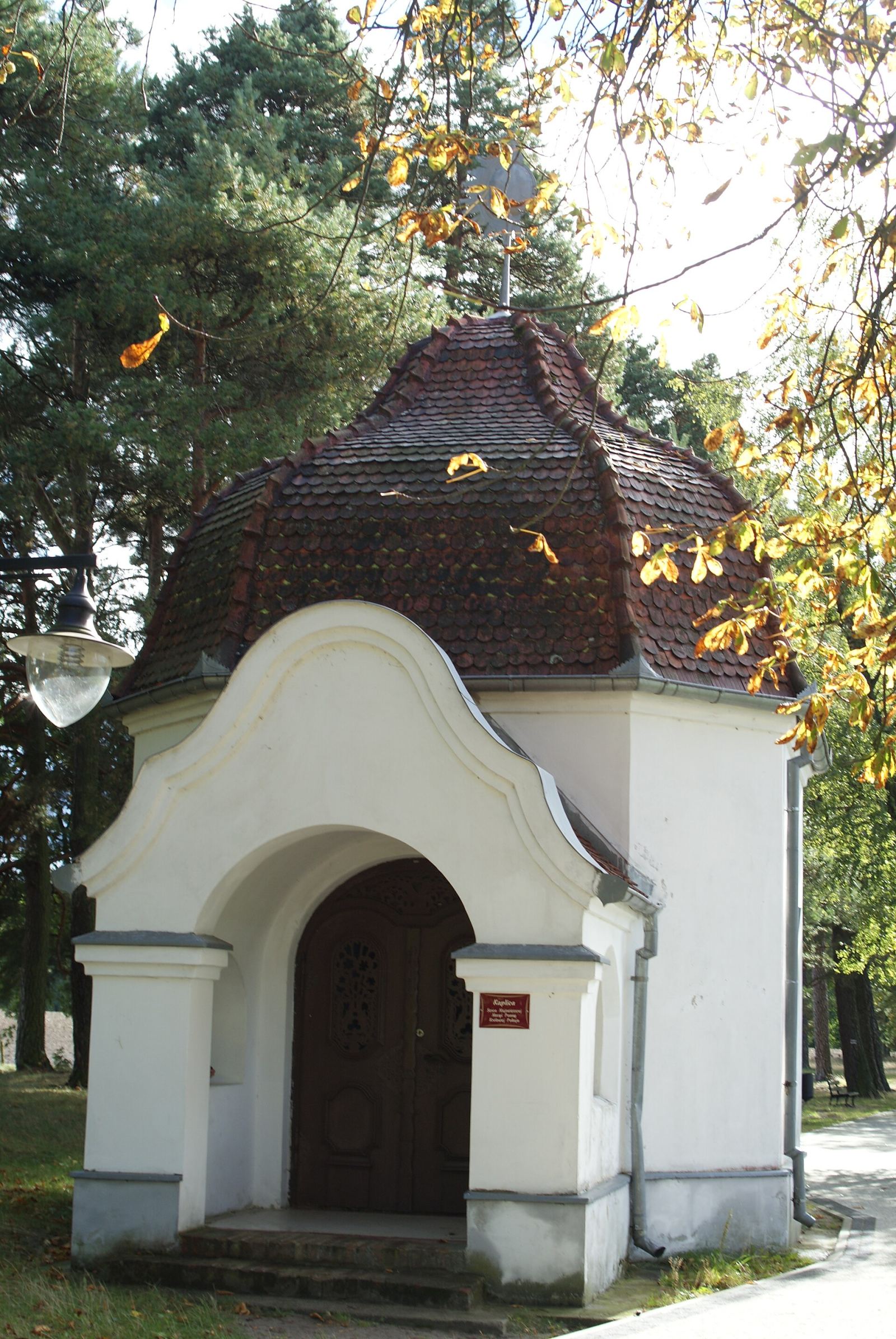 Kaplica Serca Najświętszej Panny Maryi Królowej Pokoju, Wiele