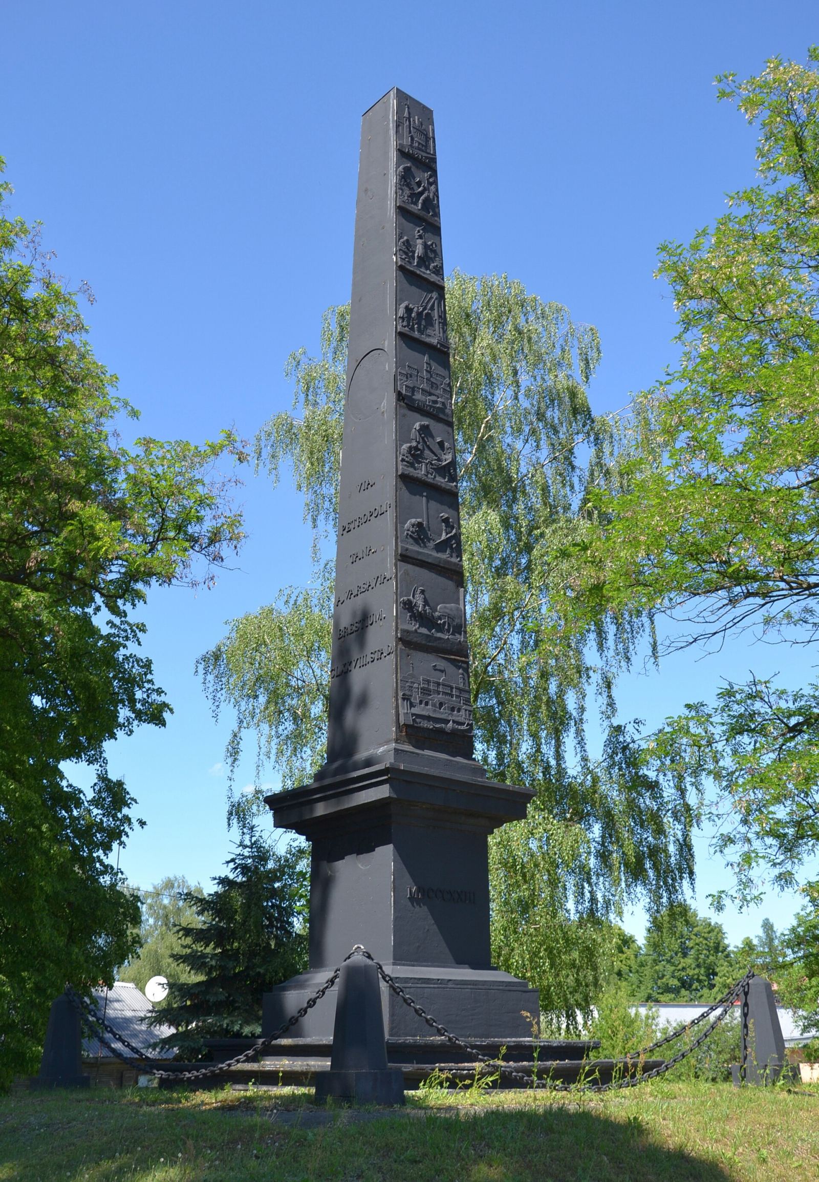 Pomnik upamietniający zakoriczenie budowy Traktu Brzeskiego, Terespol