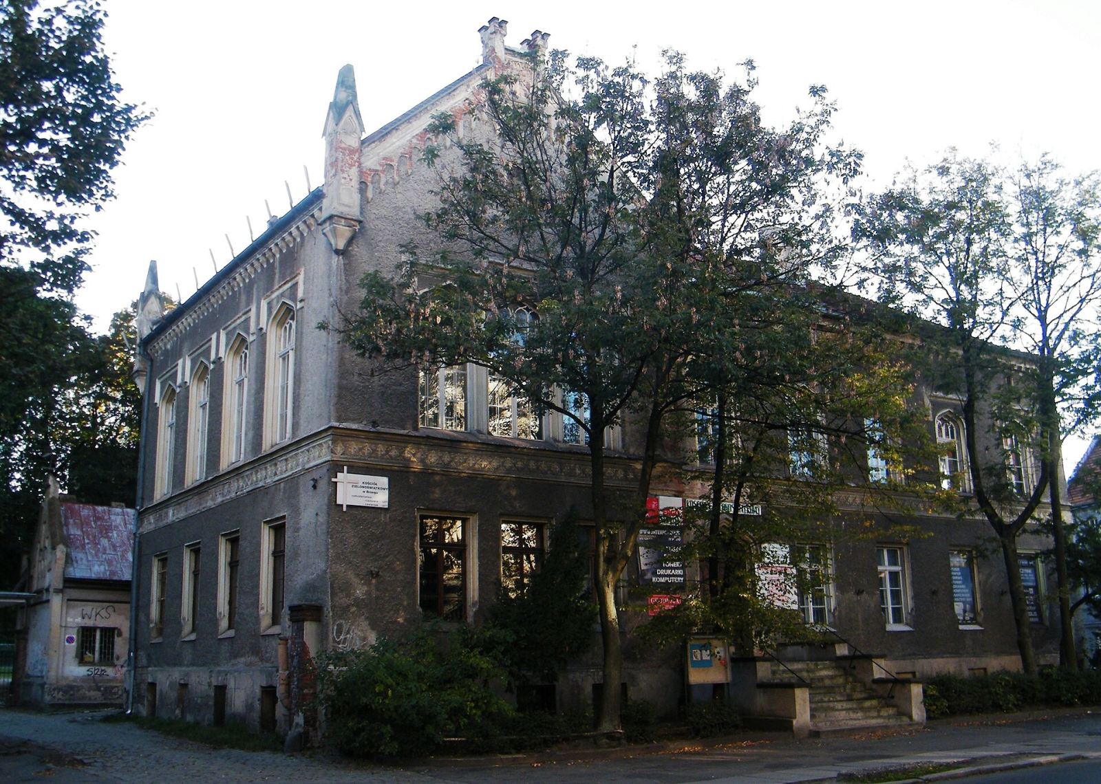 Dom, Brzeg