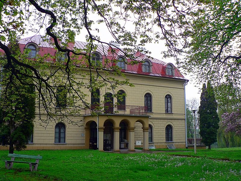 Pałac, Grojec