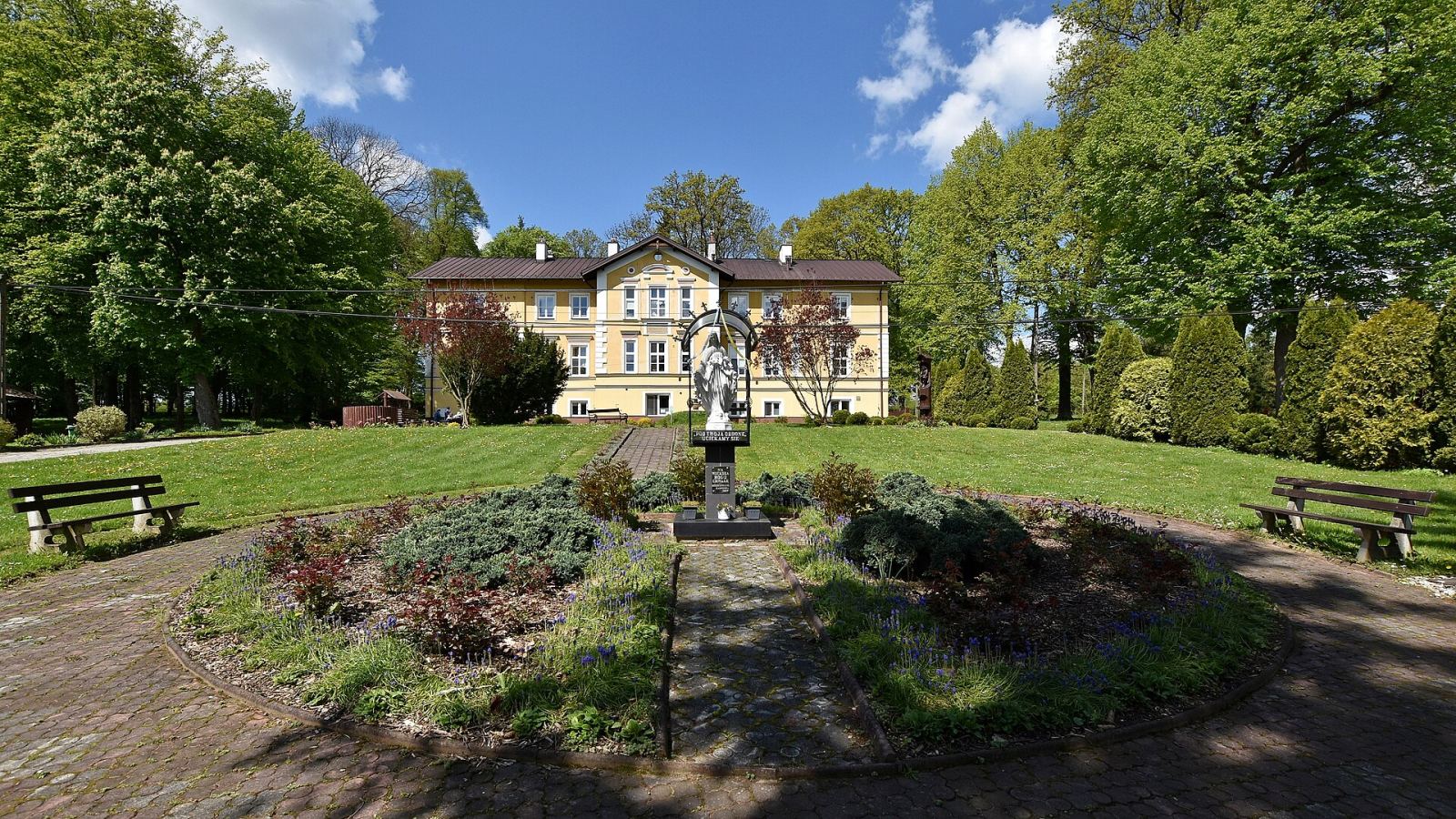 Zespół dworsko-parkowy, Karwodrza
