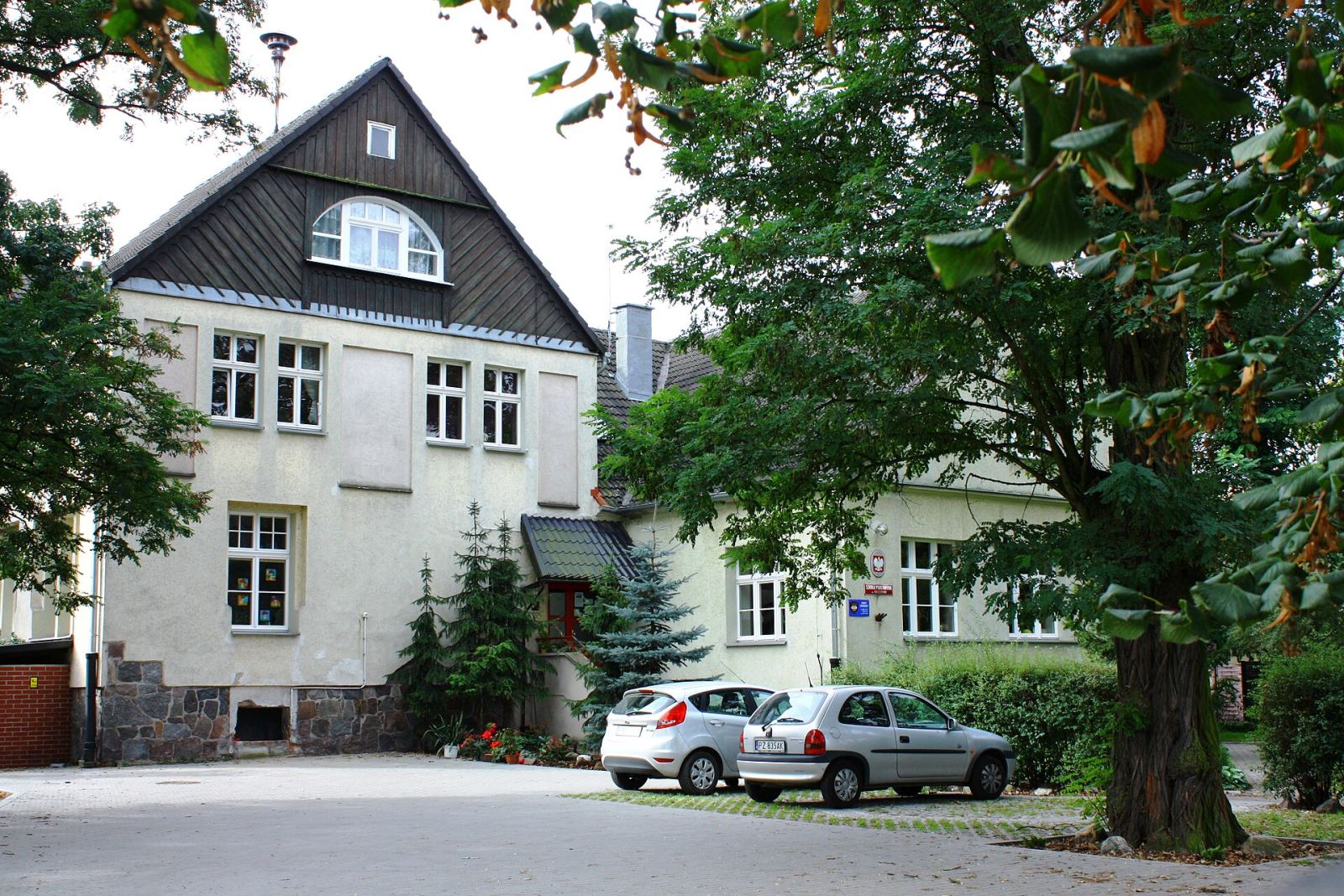 Dom gminny ze szkołą, ob. szkoła, Golęczewo