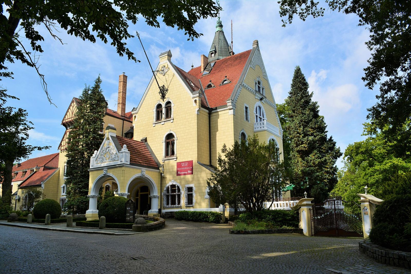 Pałac, tzw. Czarny, Strzekęcino