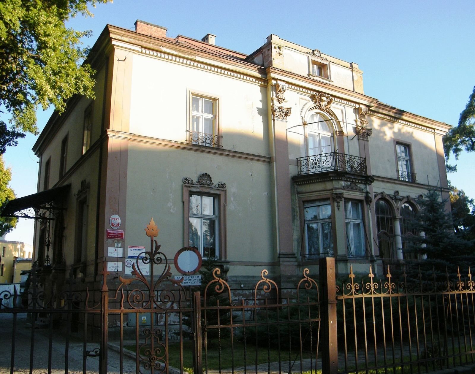 Dom, Brzeg
