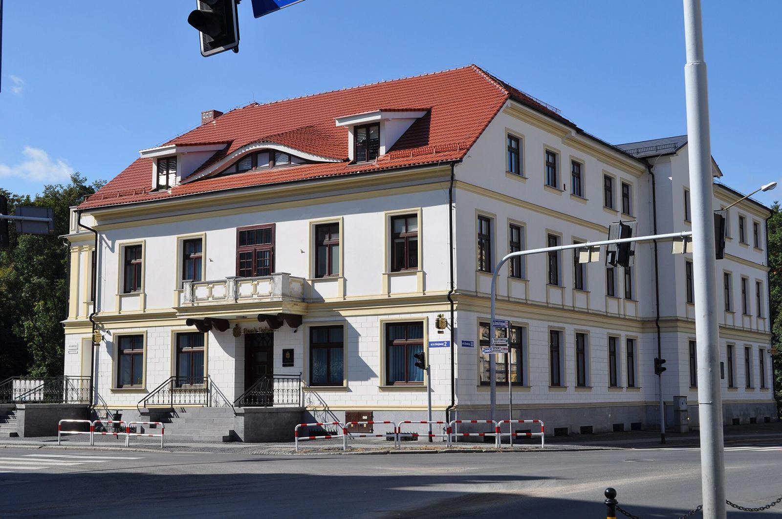 Dom, Brzeg