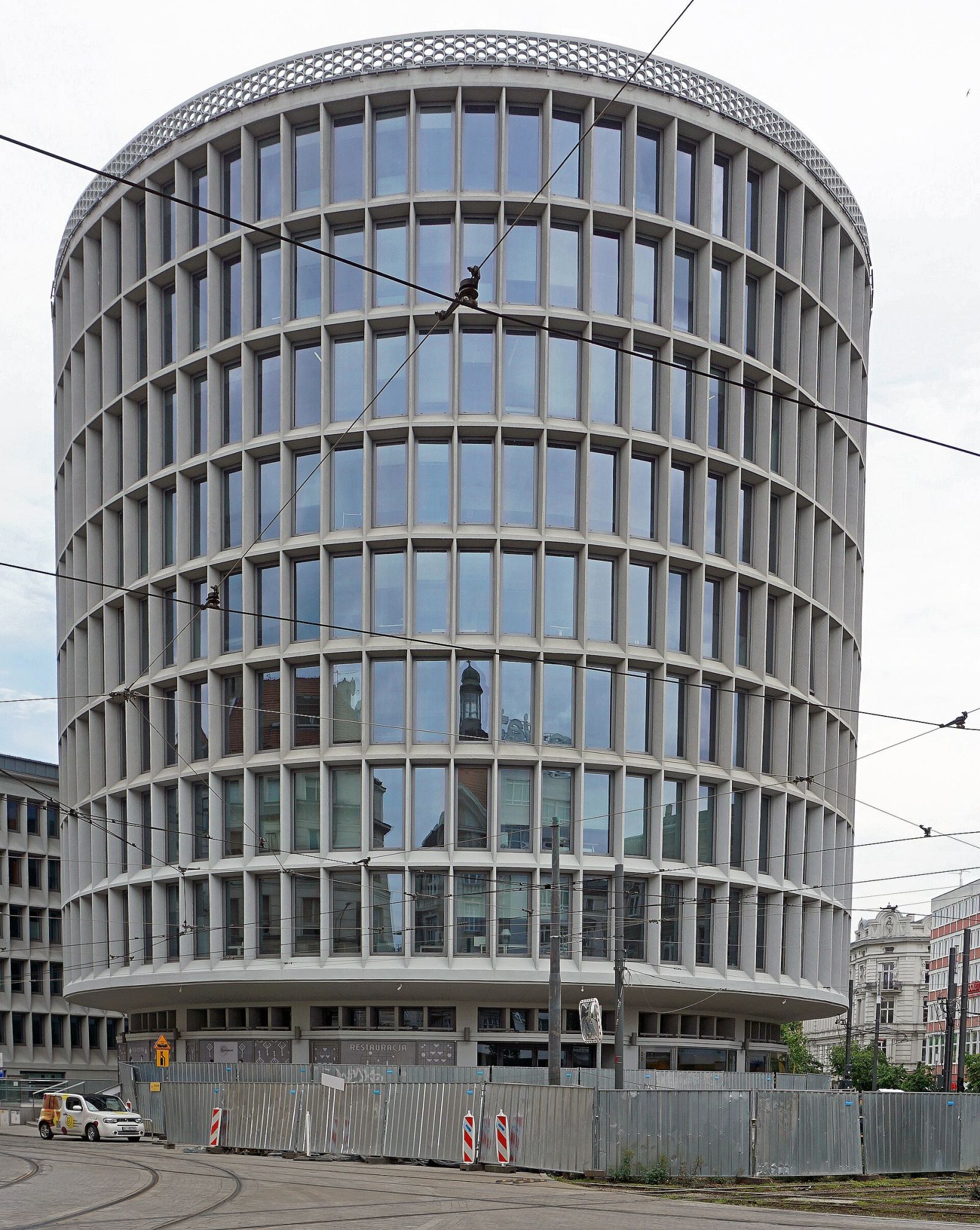 Powszechny Dom Towarowy Okrąglak, Poznań