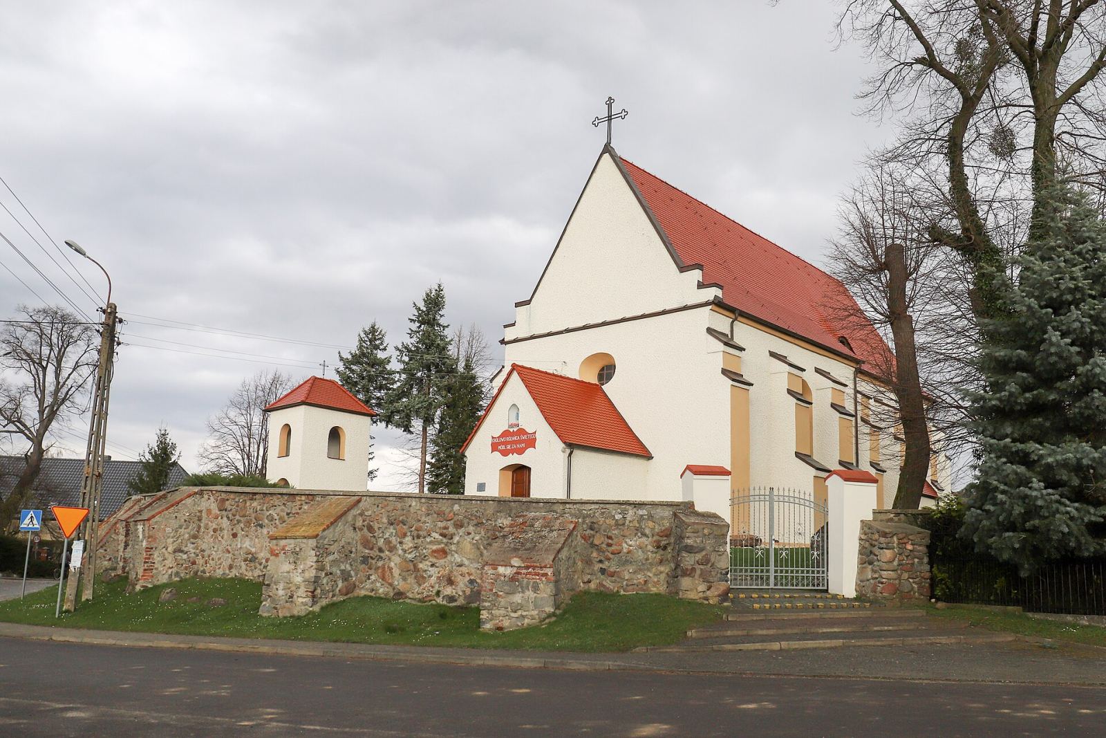 Ogrodzenie z bramkami, Pępice